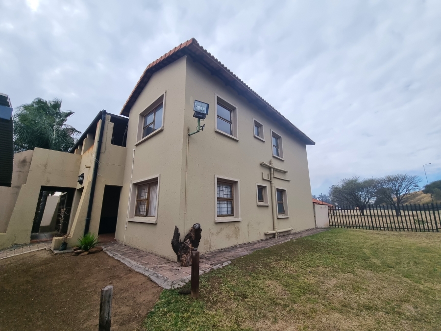 2 Bedroom Property for Sale in Waterval East North West